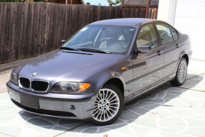 2003 BMW 325  xi