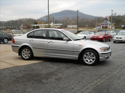 2003 BMW 325  xi