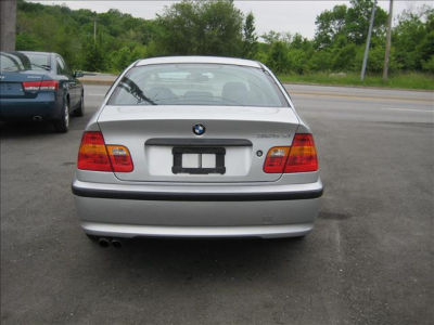 2003 BMW 325  xi