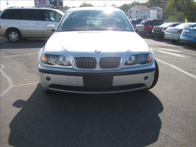 2003 BMW 325  xi