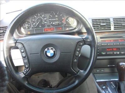 2003 BMW 325  xi