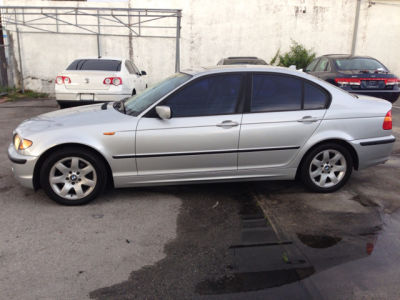 2004 BMW 325  i