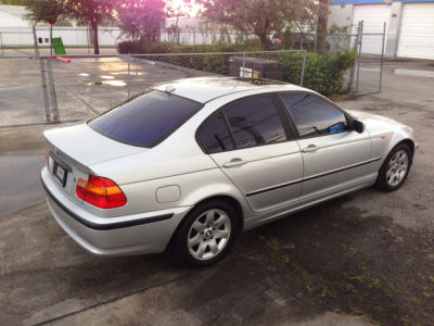 2004 BMW 325  i
