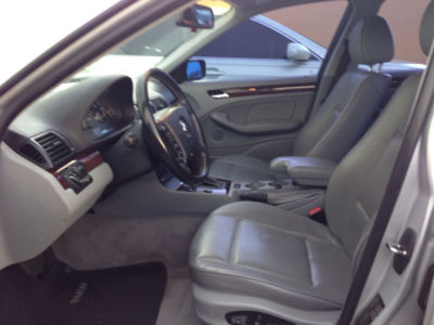 2004 BMW 325  i
