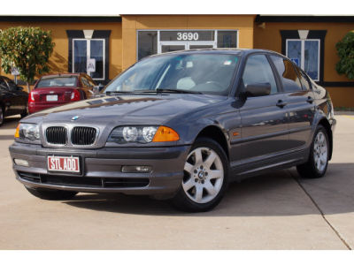 2001 BMW 325  xi