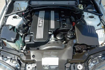 2005 BMW 325  i