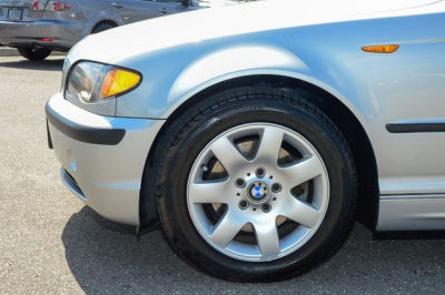 2005 BMW 325  i