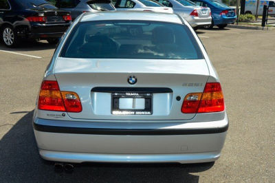 2005 BMW 325  i