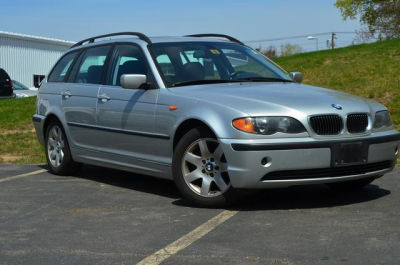 2005 BMW 325  iT