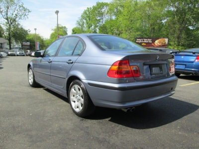 2002 BMW 325  xi