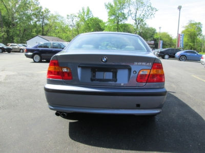 2002 BMW 325  xi