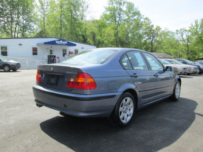2002 BMW 325  xi