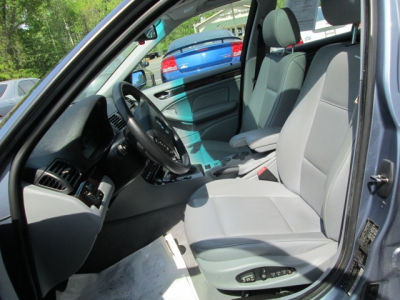 2002 BMW 325  xi