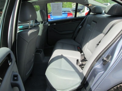 2002 BMW 325  xi