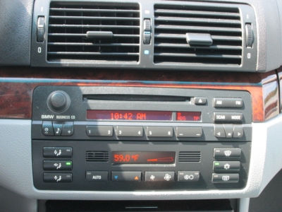 2002 BMW 325  xi