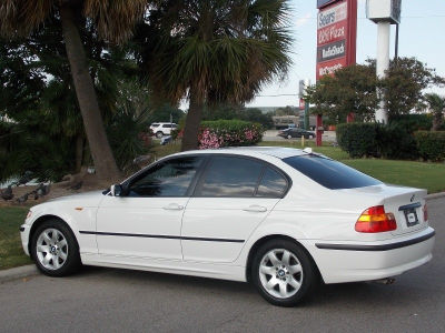 2005 BMW 325  i