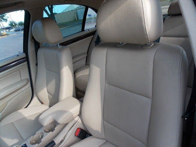 2005 BMW 325  i
