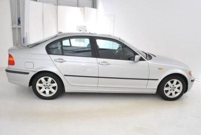 2005 BMW 325  i