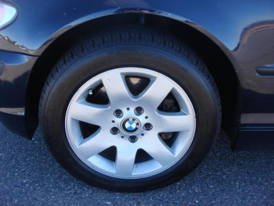 2002 BMW 325  xi