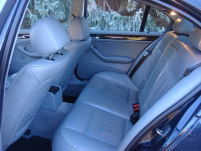 2002 BMW 325  xi