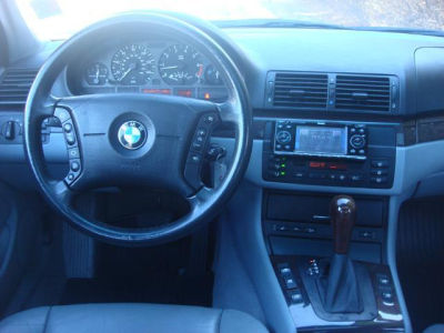 2002 BMW 325  xi