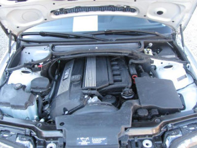 2003 BMW 325  i