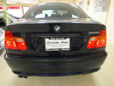 2003 BMW 325  i