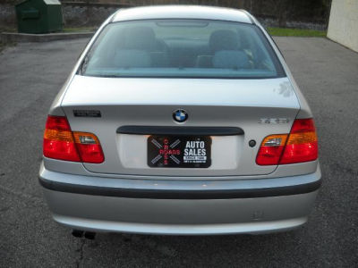 2002 BMW 325  i