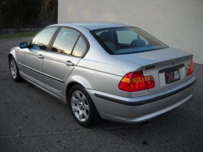 2002 BMW 325  i