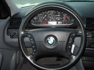 2002 BMW 325  i