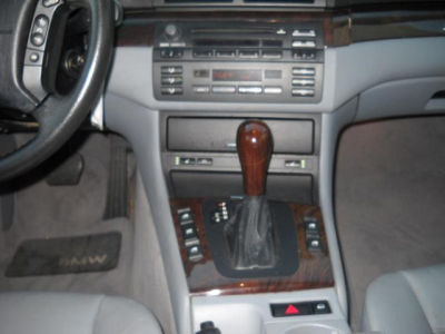 2002 BMW 325  i