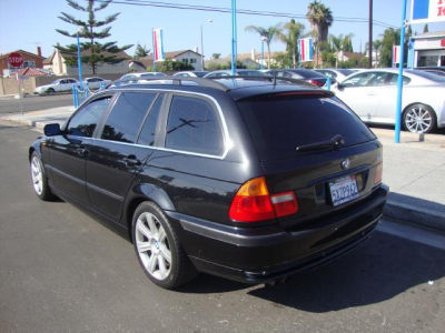 2003 BMW 325  iT