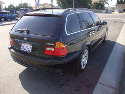 2003 BMW 325  iT