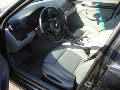 2003 BMW 325  iT