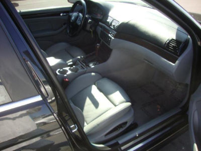 2003 BMW 325  iT