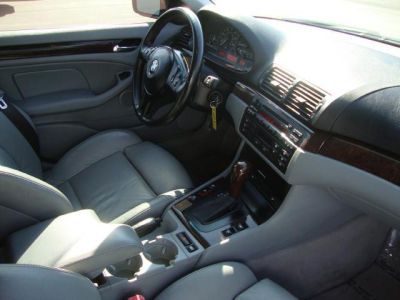 2003 BMW 325  iT
