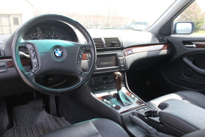 2005 BMW 325  xi