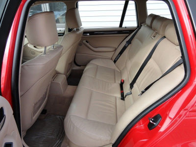 2002 BMW 325 iT