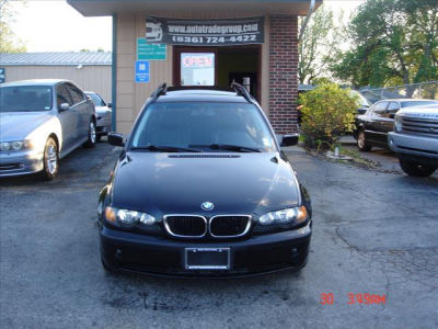 2002 BMW 325  iT