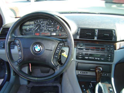2003 BMW 325  i