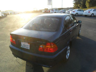 2004 BMW 325  xi