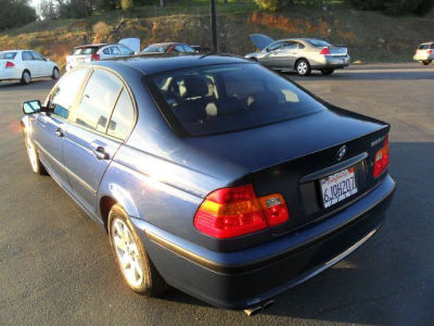 2004 BMW 325  xi