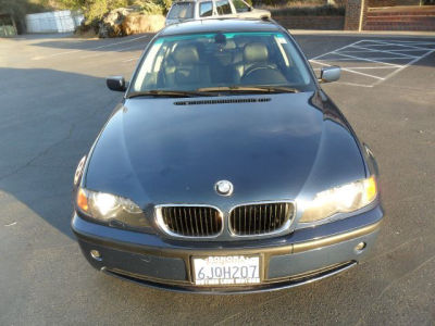 2004 BMW 325  xi
