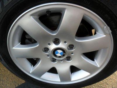 2004 BMW 325  xi