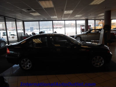 2003 BMW 325  i