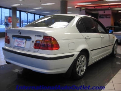 2003 BMW 325  i