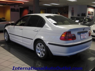 2003 BMW 325  i