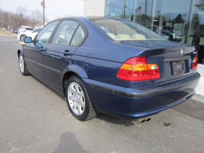 2003 BMW 325  i