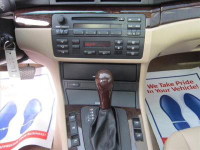2003 BMW 325  i