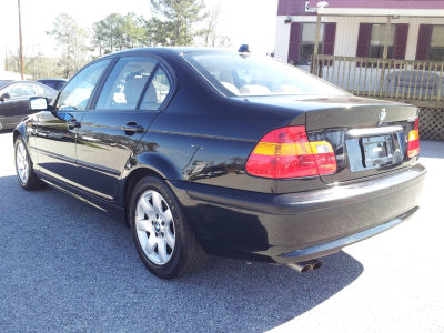 2004 BMW 325  i